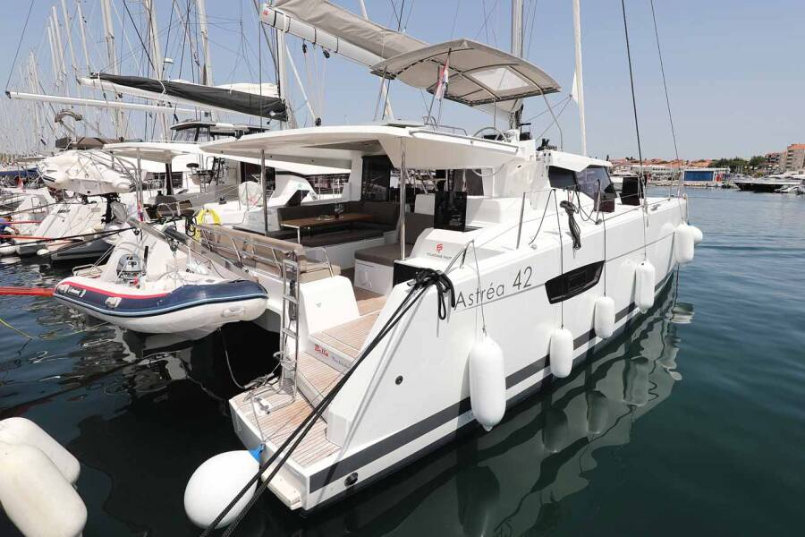 Fountaine Pajot Astrea 42  | Bella V