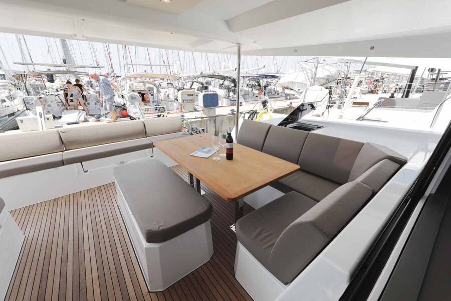 Fountaine Pajot Astrea 42  | Bella V