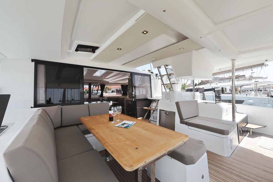 Fountaine Pajot Astrea 42  | Bella V