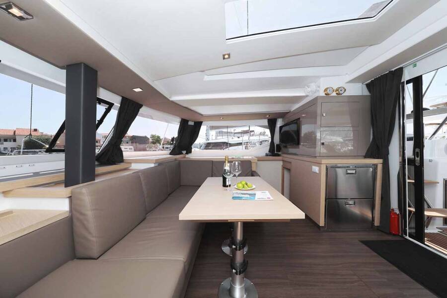 Fountaine Pajot Astrea 42  | Bella V