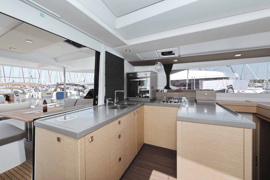 Fountaine Pajot Astrea 42  | Bella V