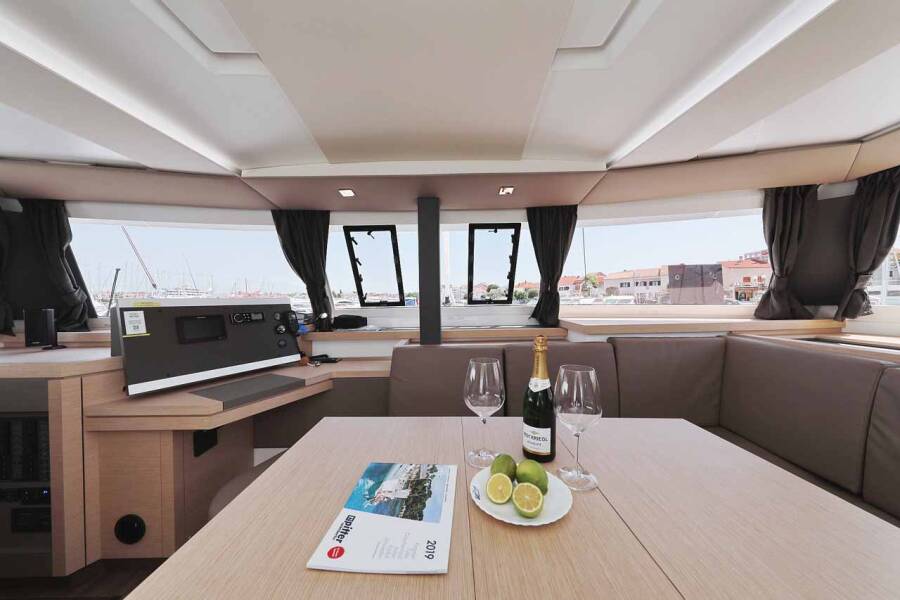 Fountaine Pajot Astrea 42  | Bella V