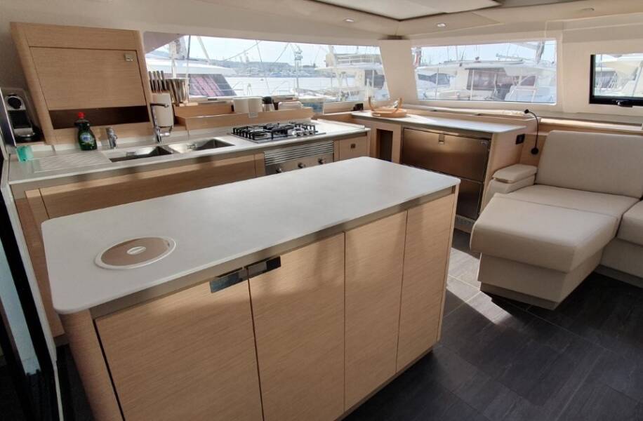 Fountaine Pajot Aura 51  | Princess