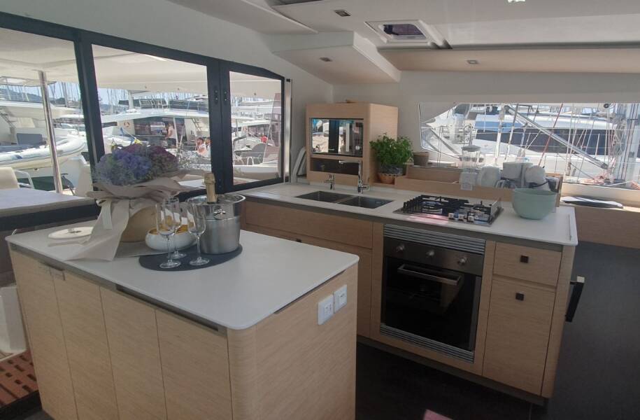 Fountaine Pajot Aura 51  | Sunrise
