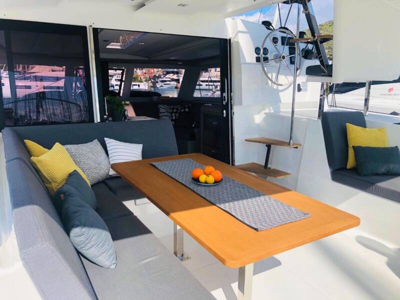 Fountaine Pajot Isla 40  | Sailor Venus