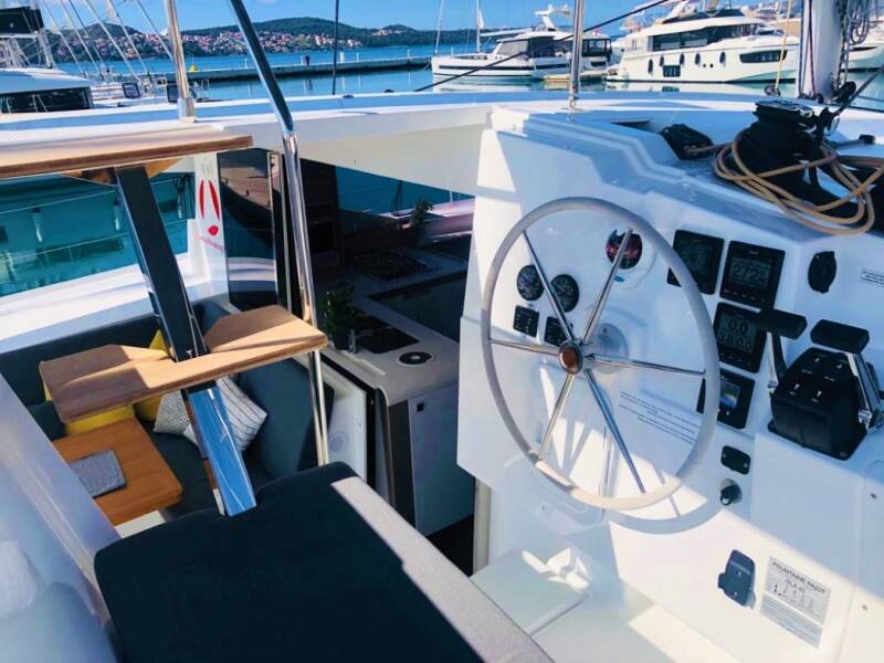 Fountaine Pajot Isla 40  | Sailor Venus