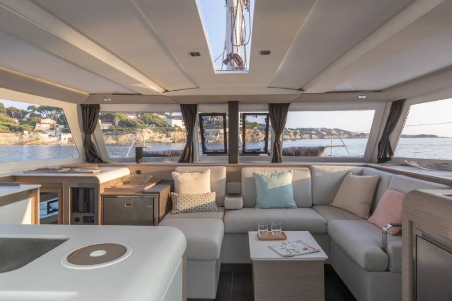 Fountaine Pajot Isla 40  | Sailor Venus