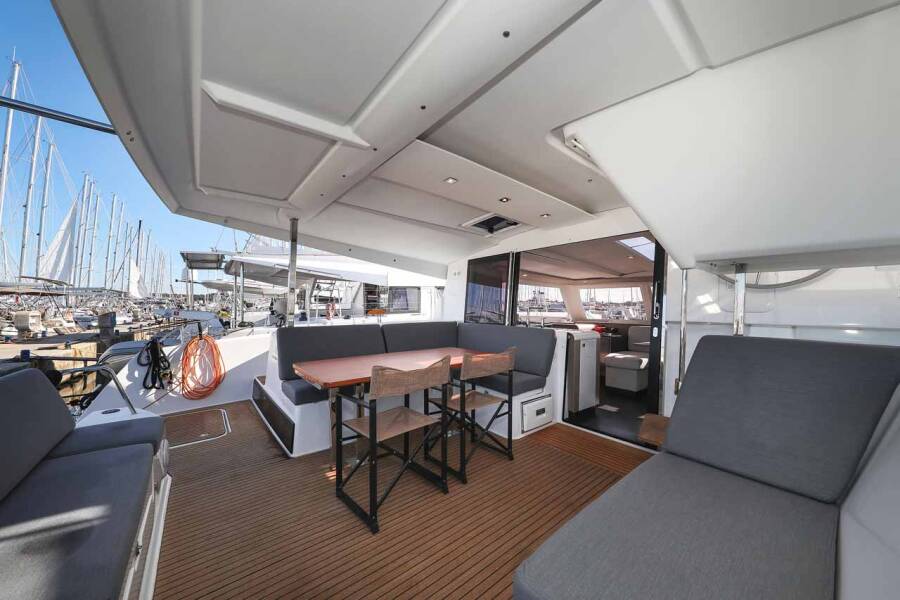 Fountaine Pajot Isla 40  | Orion