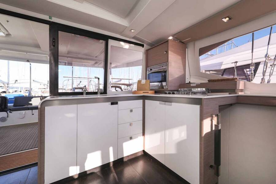 Fountaine Pajot Isla 40  | Orion