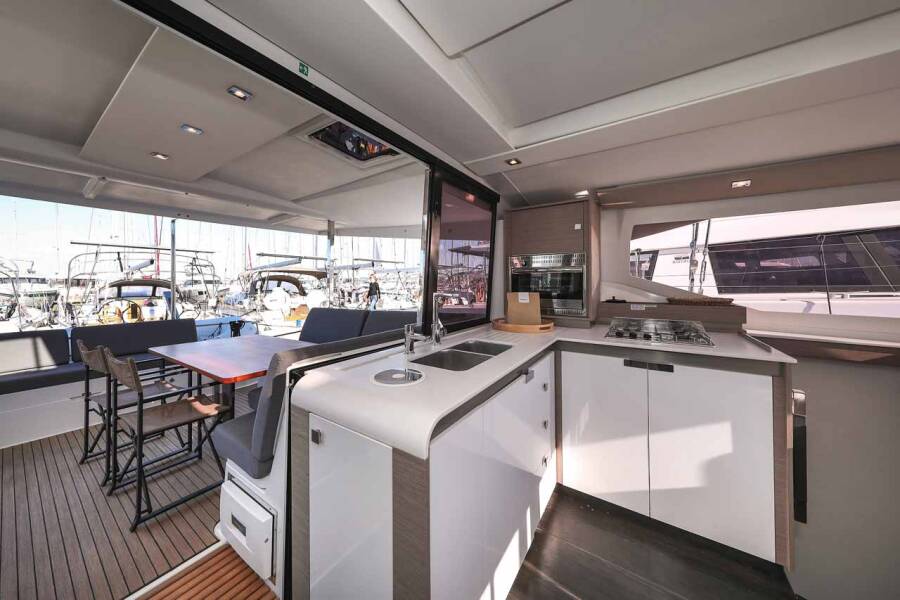 Fountaine Pajot Isla 40  | Orion