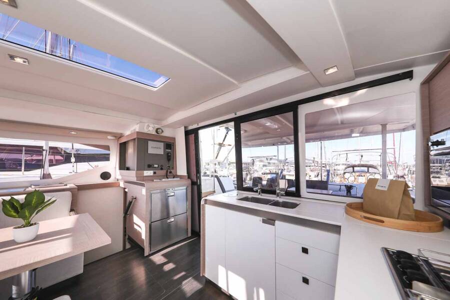 Fountaine Pajot Isla 40  | Orion