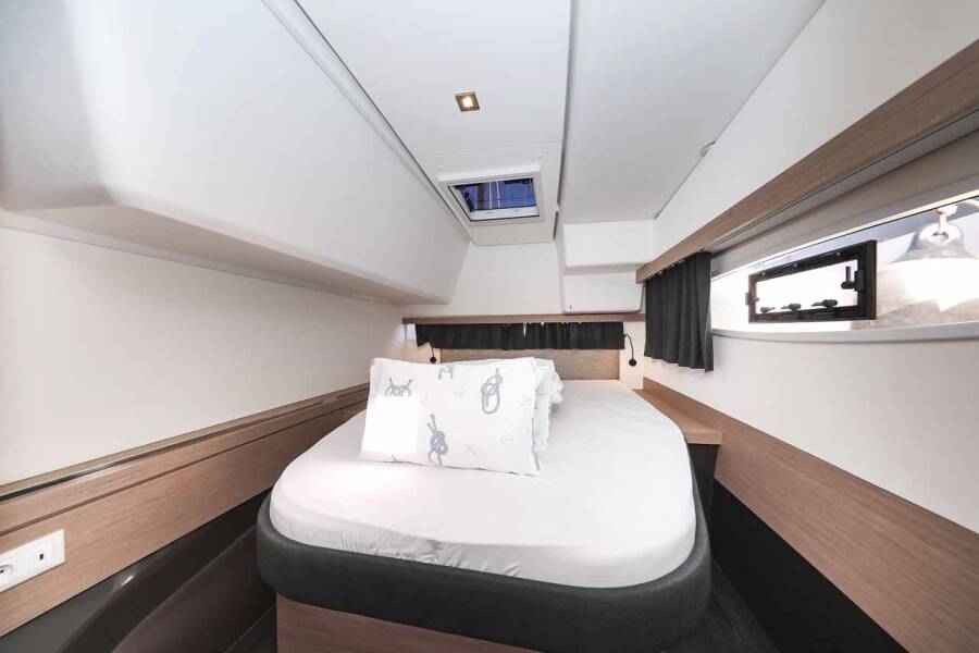 Fountaine Pajot Isla 40  | Orion