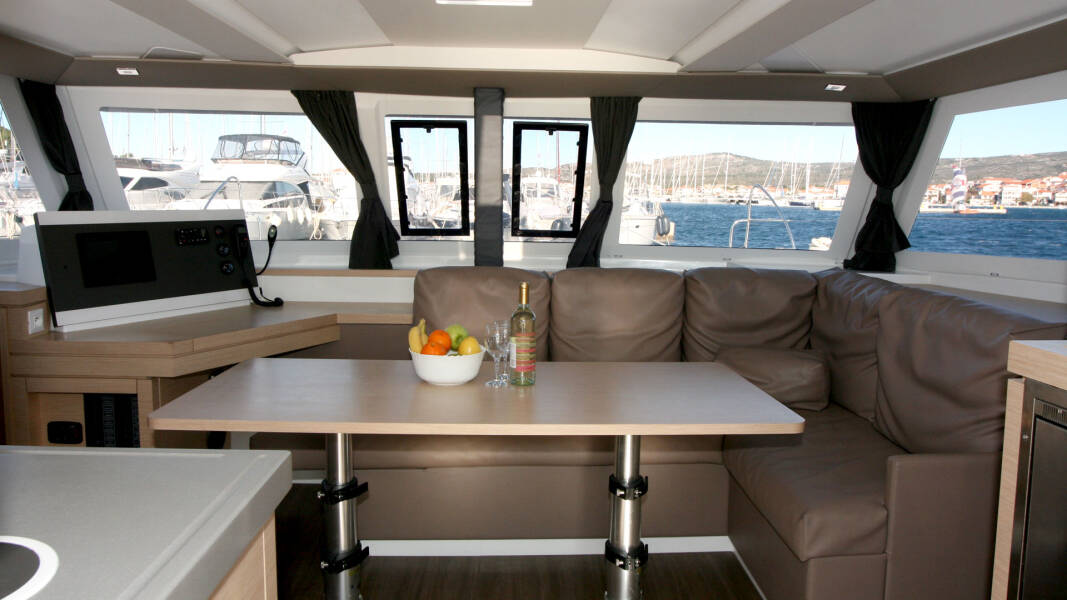 Fountaine Pajot Lucia 40  | Leon