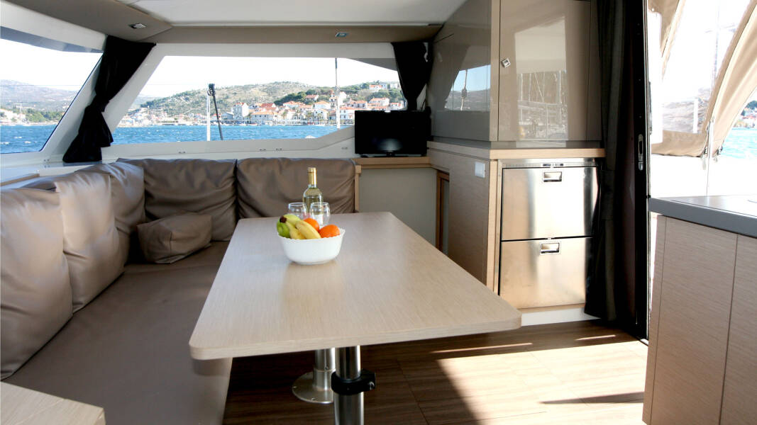 Fountaine Pajot Lucia 40  | Leon