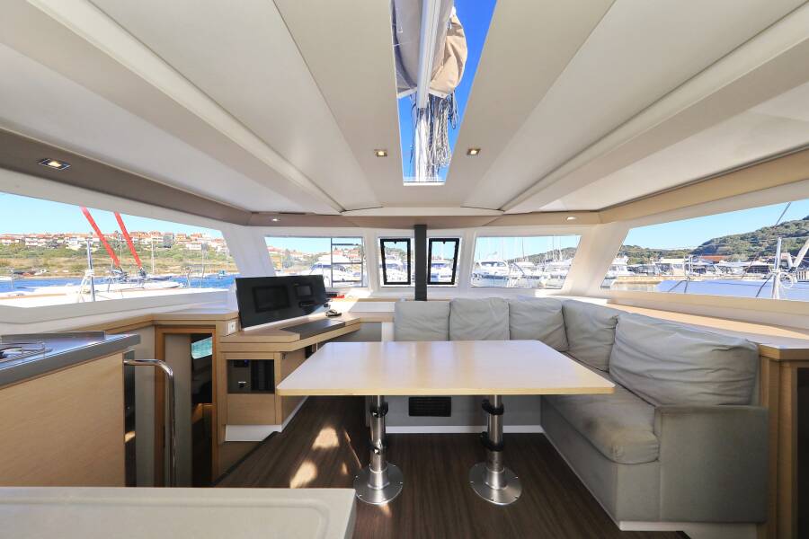 Fountaine Pajot Lucia 40  | Floreanne