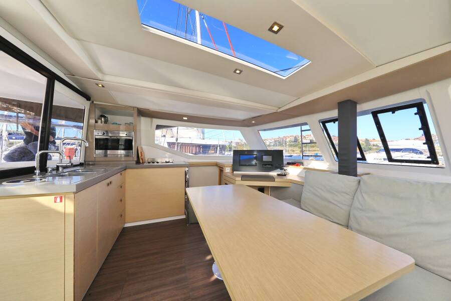 Fountaine Pajot Lucia 40  | Floreanne