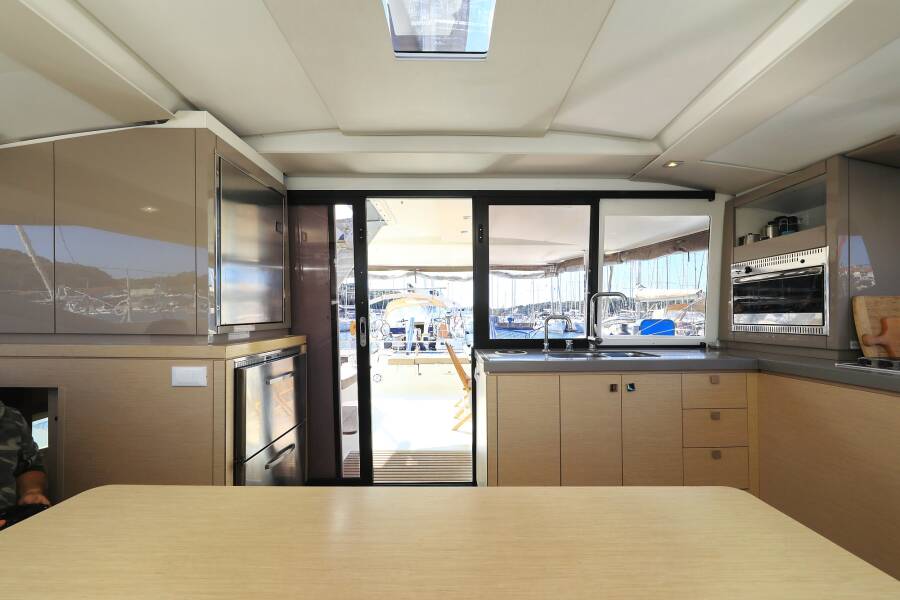 Fountaine Pajot Lucia 40  | Floreanne