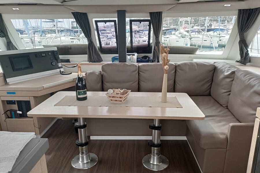 Fountaine Pajot Lucia 40  | Shanti