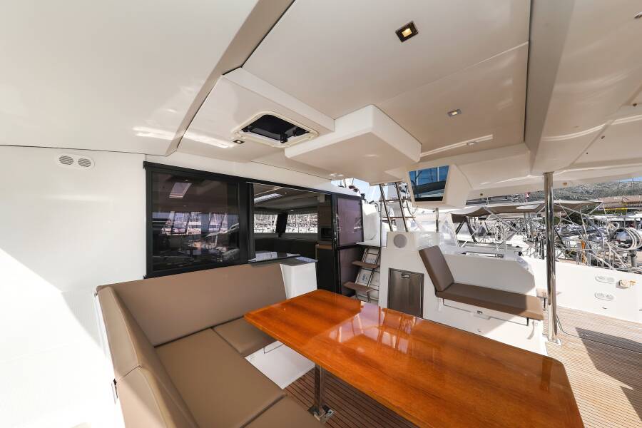 Fountaine Pajot Saona 47 Quintet  | Nina V