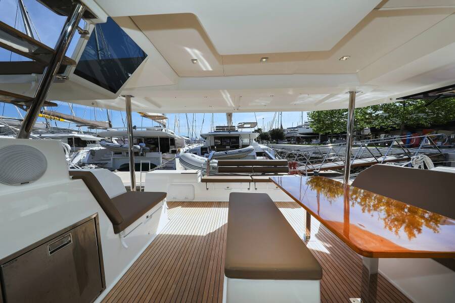 Fountaine Pajot Saona 47 Quintet  | Nina V