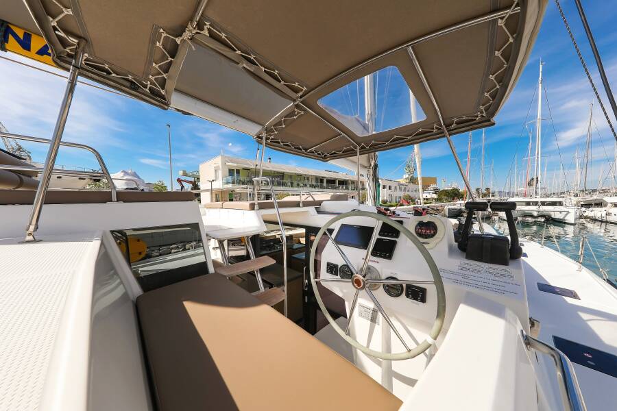 Fountaine Pajot Saona 47 Quintet  | Nina V