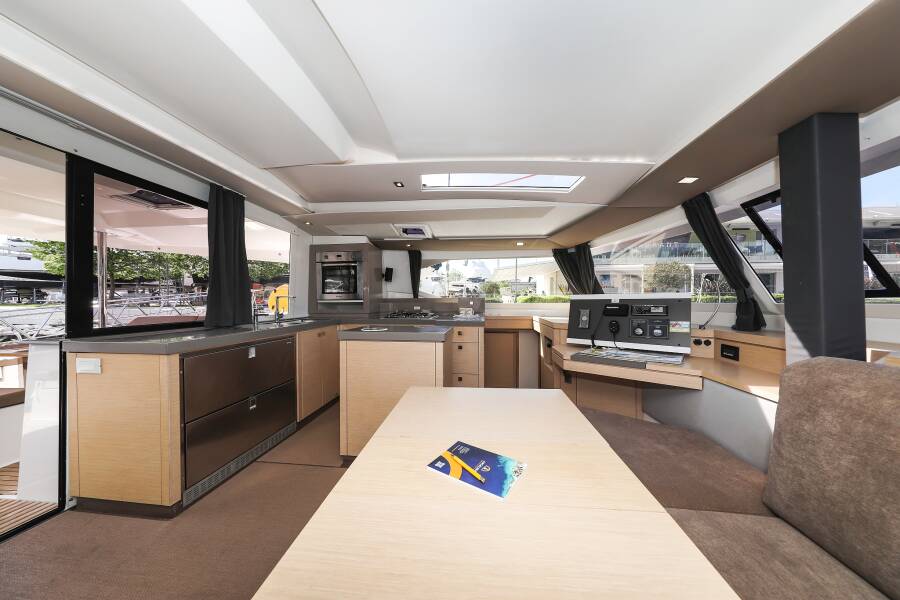 Fountaine Pajot Saona 47 Quintet  | Nina V