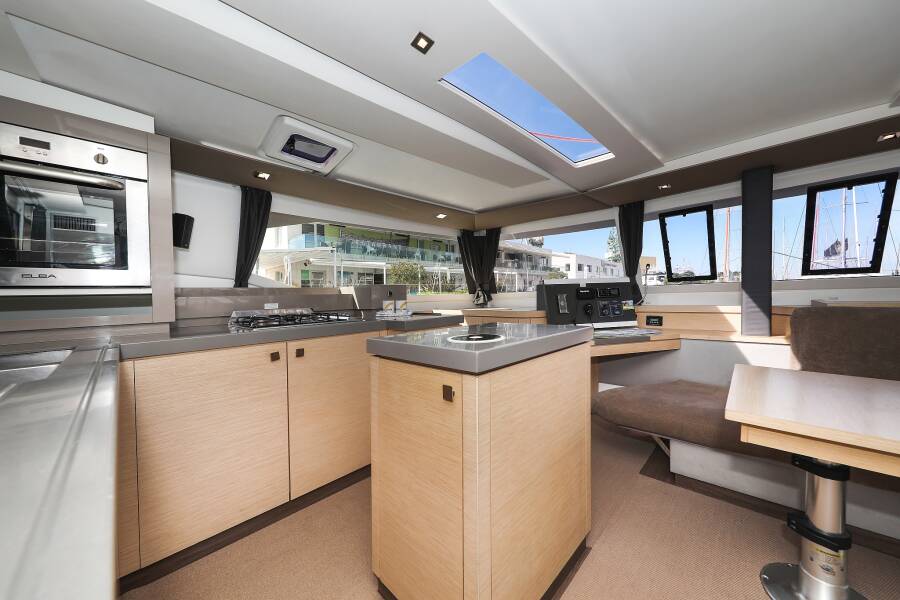 Fountaine Pajot Saona 47 Quintet  | Nina V