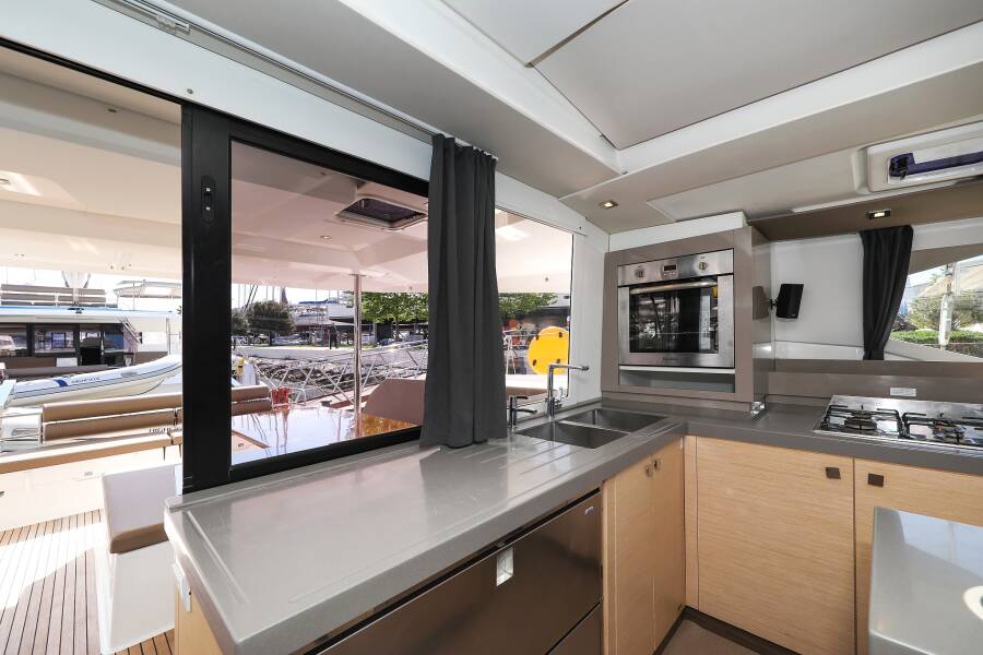 Fountaine Pajot Saona 47 Quintet  | Nina V