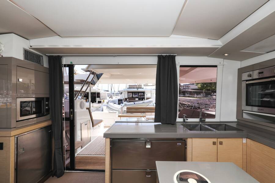 Fountaine Pajot Saona 47 Quintet  | Nina V