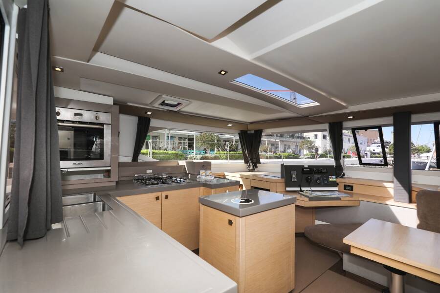 Fountaine Pajot Saona 47 Quintet  | Nina V