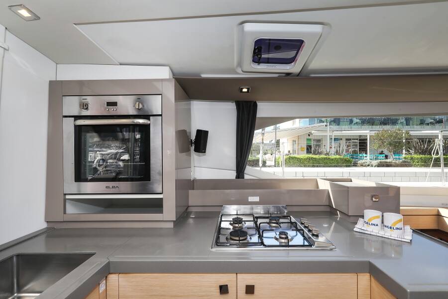 Fountaine Pajot Saona 47 Quintet  | Nina V