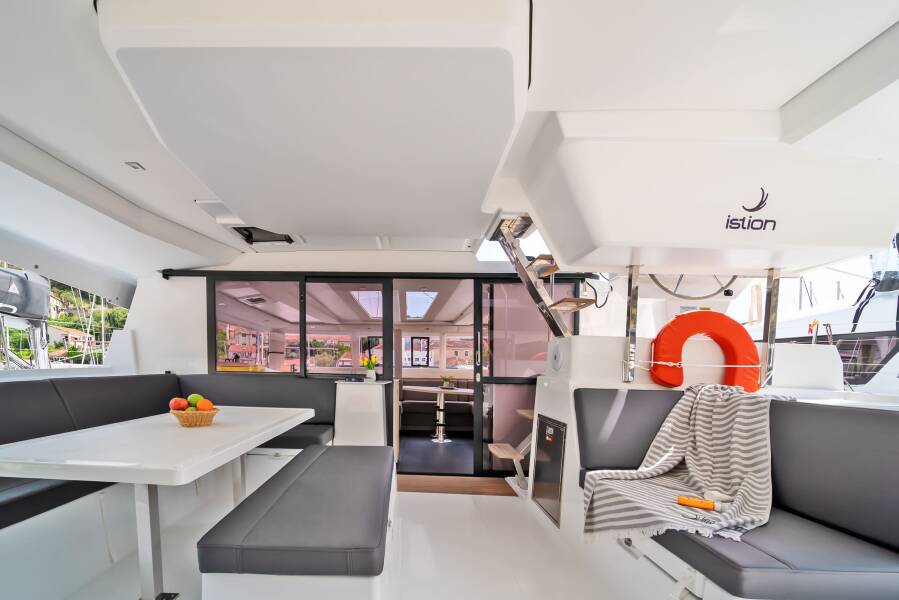 Fountaine Pajot Tanna 47 | First Life