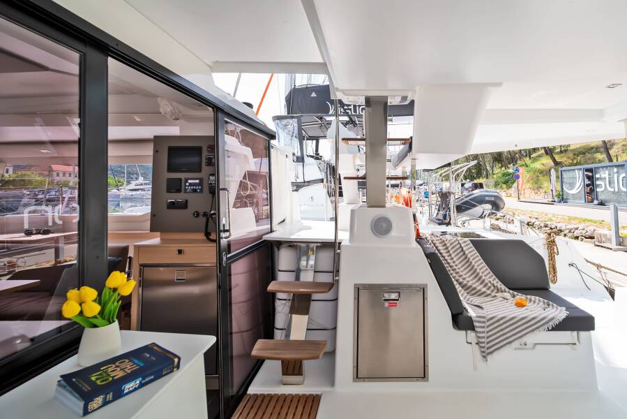 Fountaine Pajot Tanna 47 | First Life