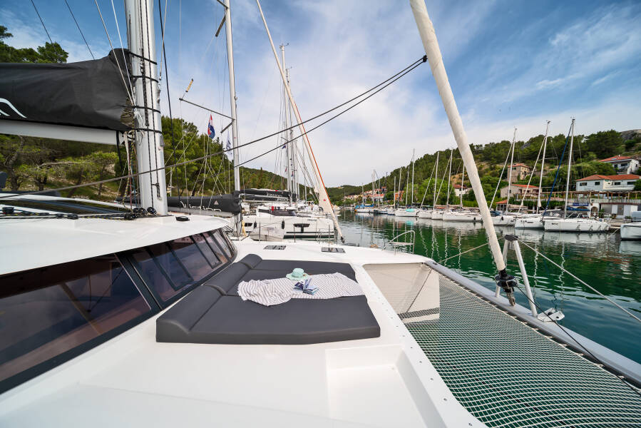 Fountaine Pajot Tanna 47 | First Life