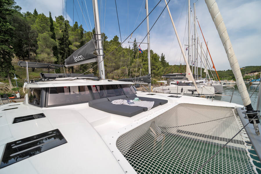 Fountaine Pajot Tanna 47 | First Life