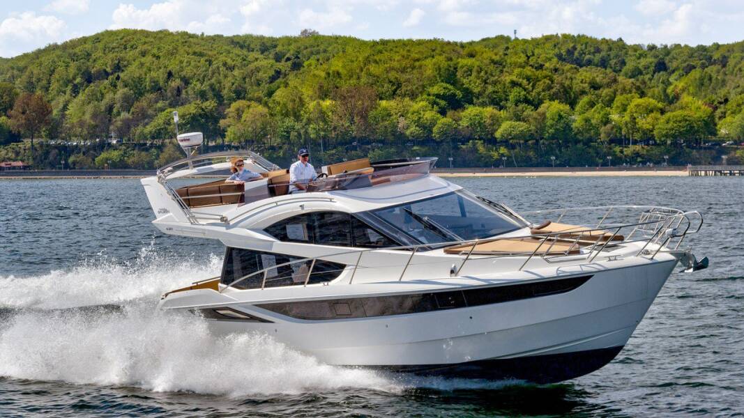 Galeon 420  | Amber Blue