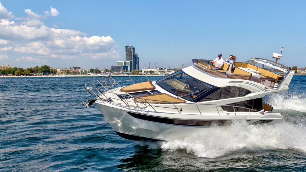 Galeon 420  | Amber Blue