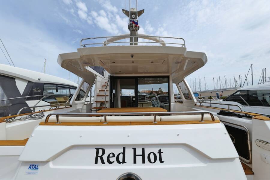 Greenline 48  | Red Hot