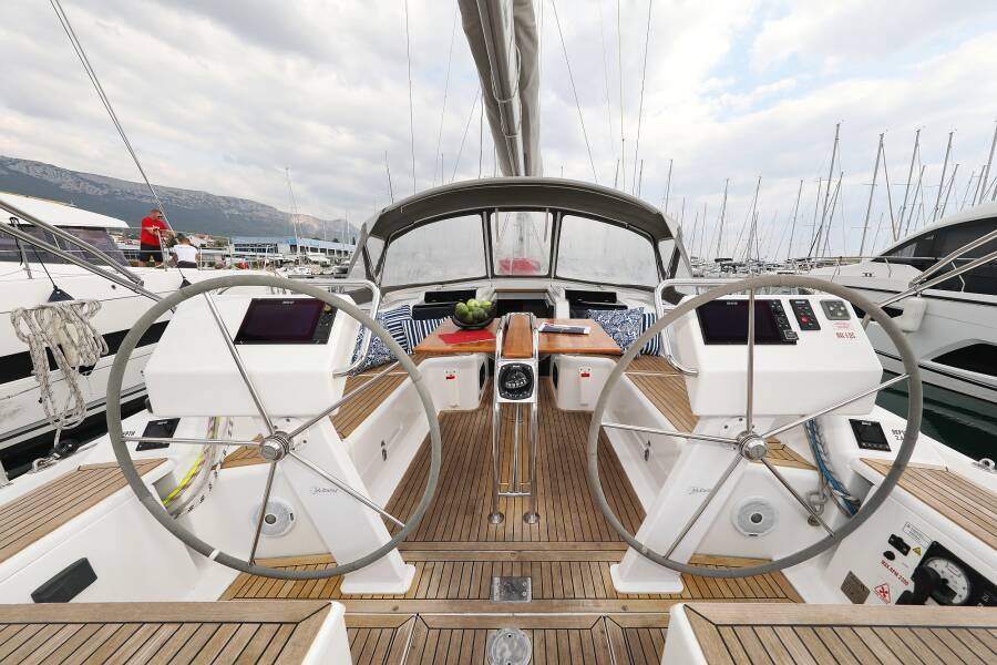 Hanse 455 | Bare Necessities