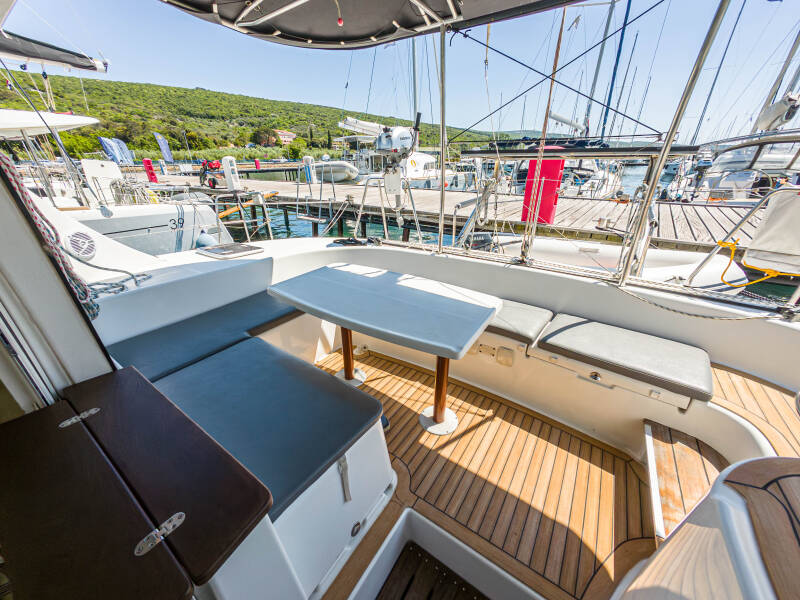 Lagoon 380 S2  | Relax