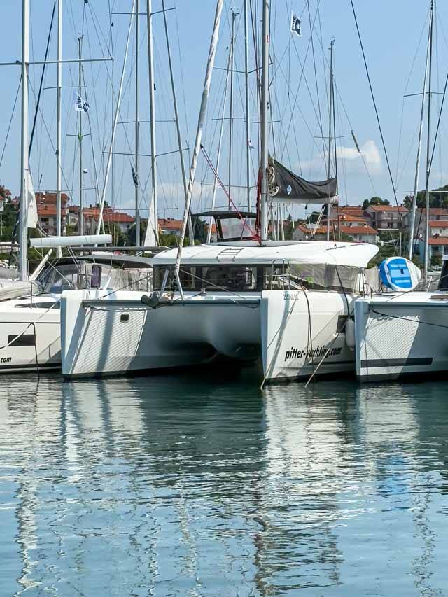 Lagoon 40  | Blue