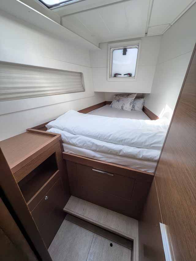Lagoon 40  | Blue
