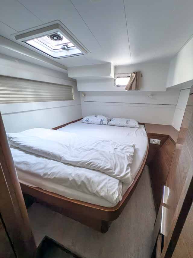 Lagoon 40  | Blue