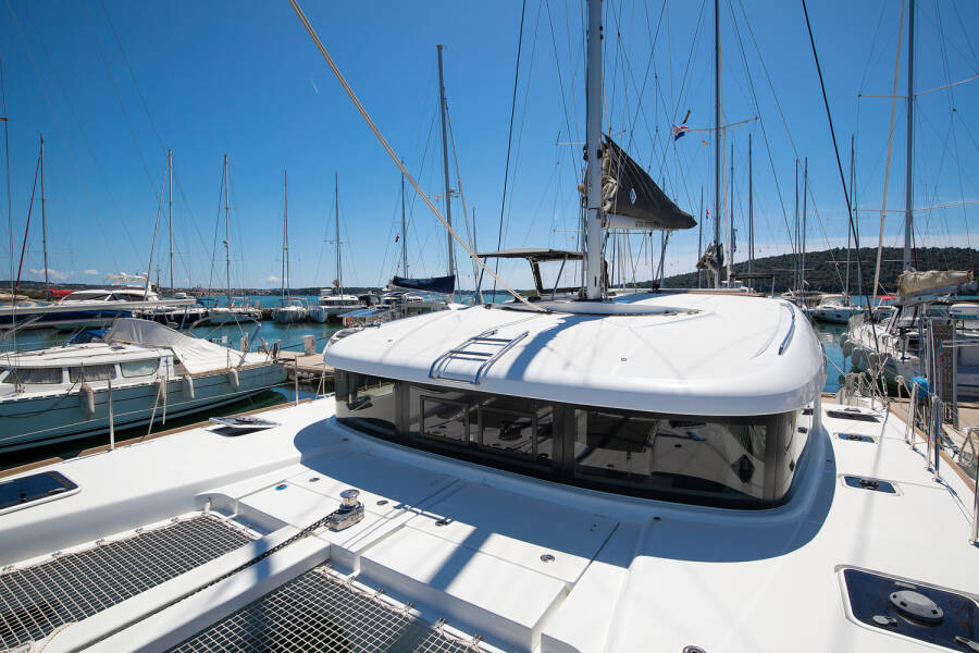 Lagoon 40  | Yolo