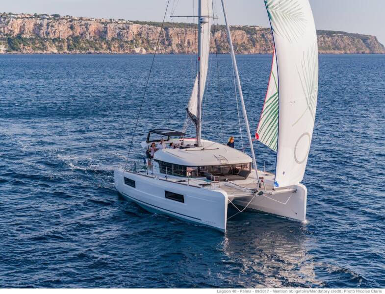 Lagoon 40  | Sailor Moon