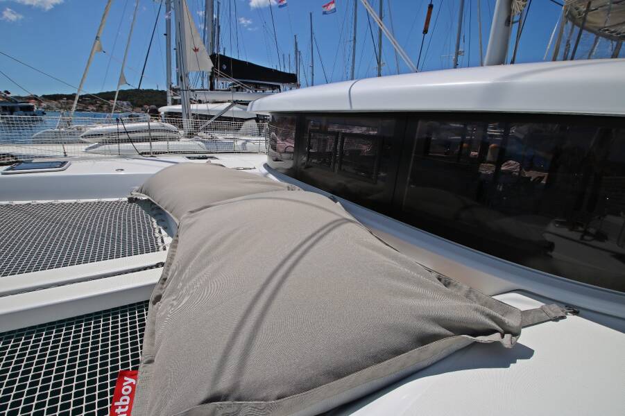 Lagoon 42 OW  | Sailing Breeze