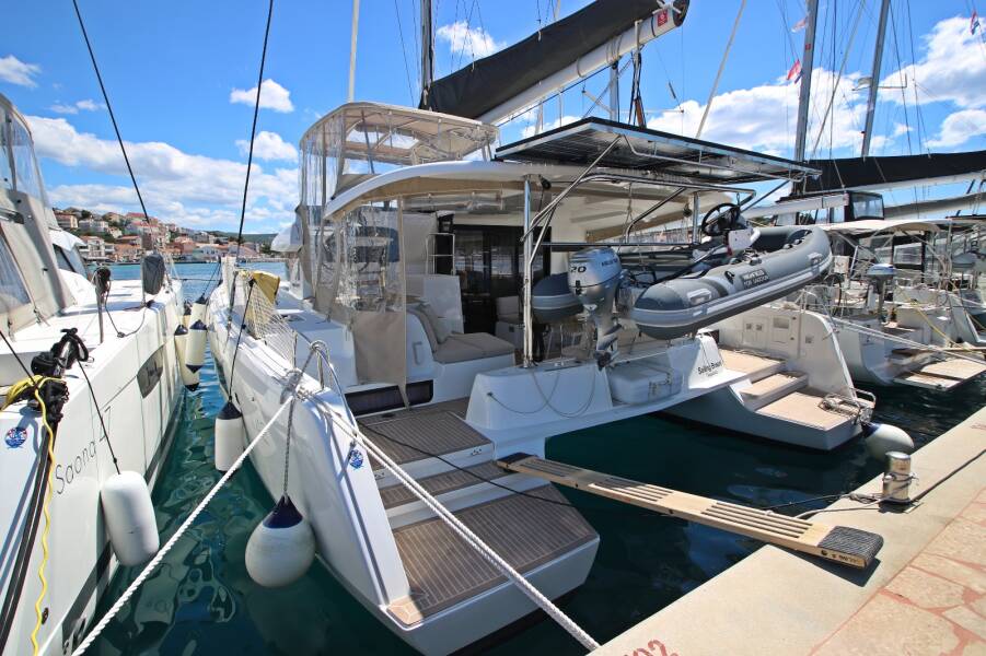 Lagoon 42 OW  | Sailing Breeze