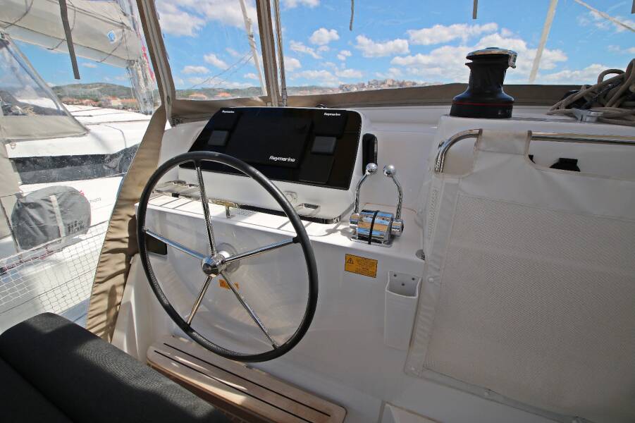 Lagoon 42 OW  | Sailing Breeze