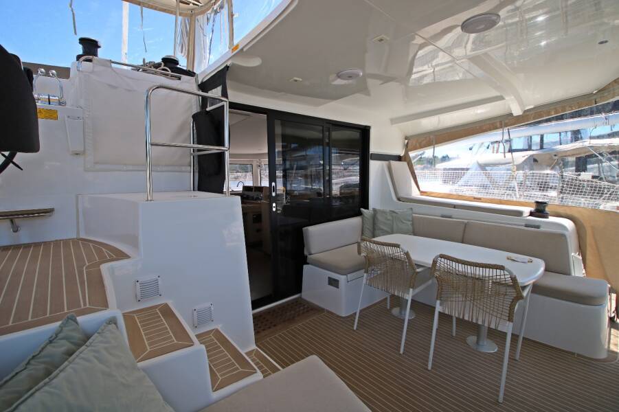 Lagoon 42 OW  | Sailing Breeze