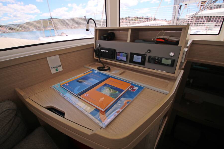 Lagoon 42 OW  | Sailing Breeze